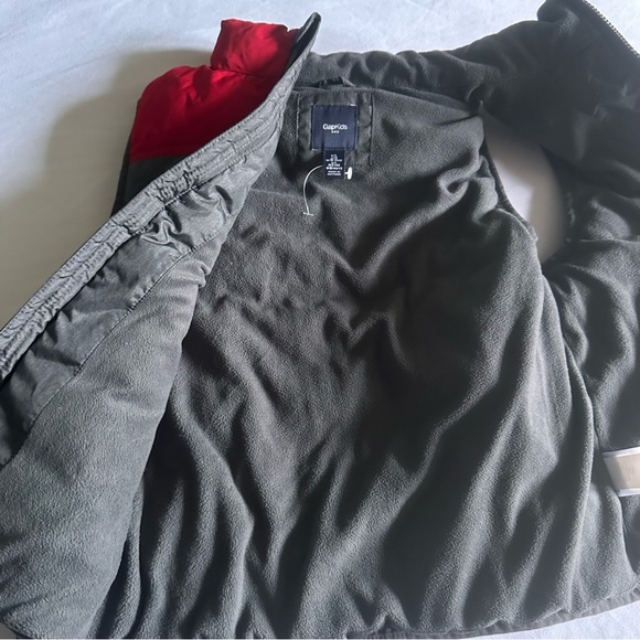 Boys Puffer Vest gap kids zip up jacket coat red and gray size large - Picture 3 of 7